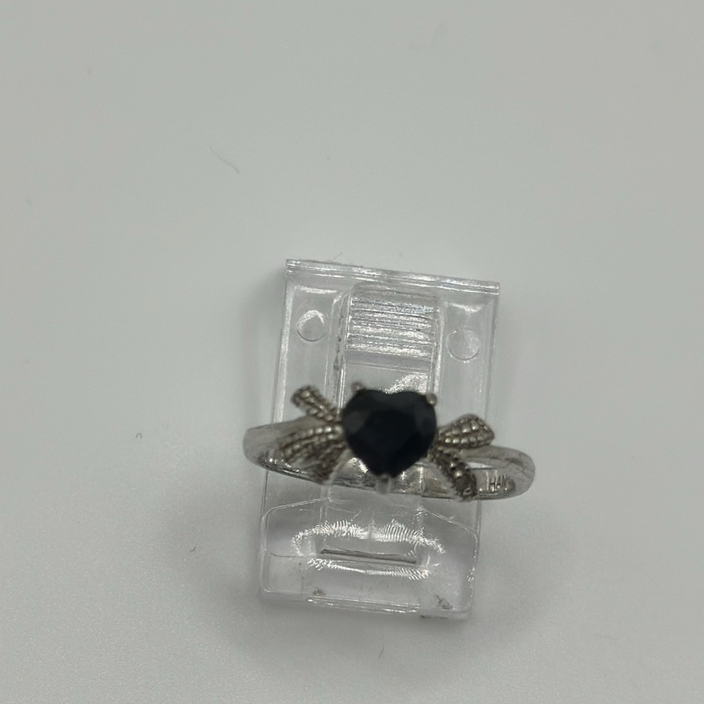 Elegant Exquisite 925 Silver Heart Stone Ring